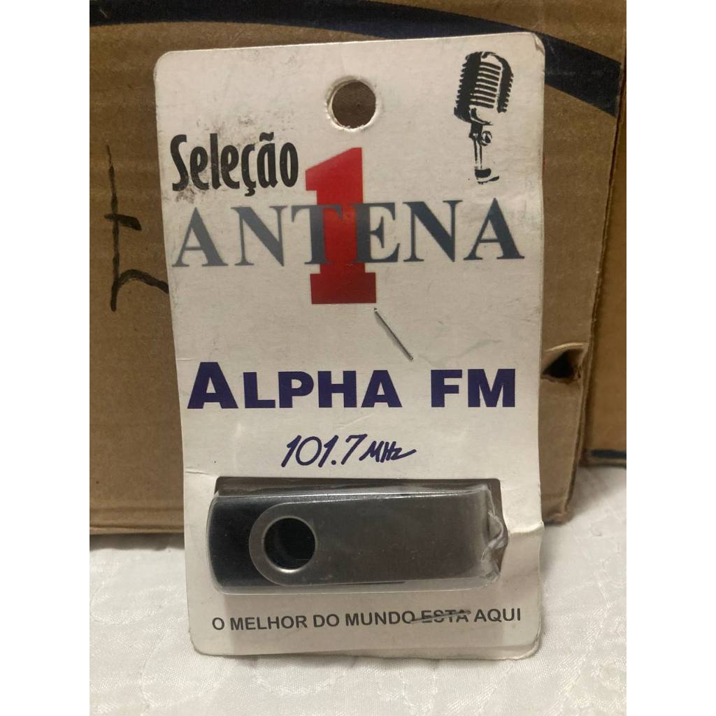 Pendrive Flashback Internacional  Anos 70, 80 e 90 Pen Drive USB 2.0 Metálico com Chaveiro Resistent