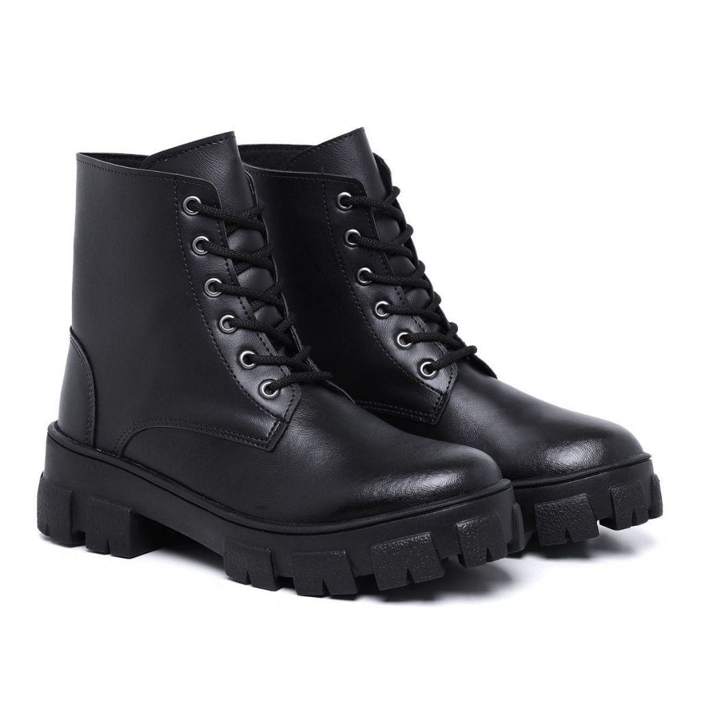 Coturno Feminino Bota Tratorada Blogueira Estilo Militar Preto Cano Baixo Confortável