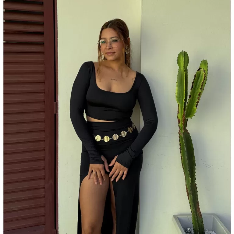 conjunto cropped top manga longa e saia longa