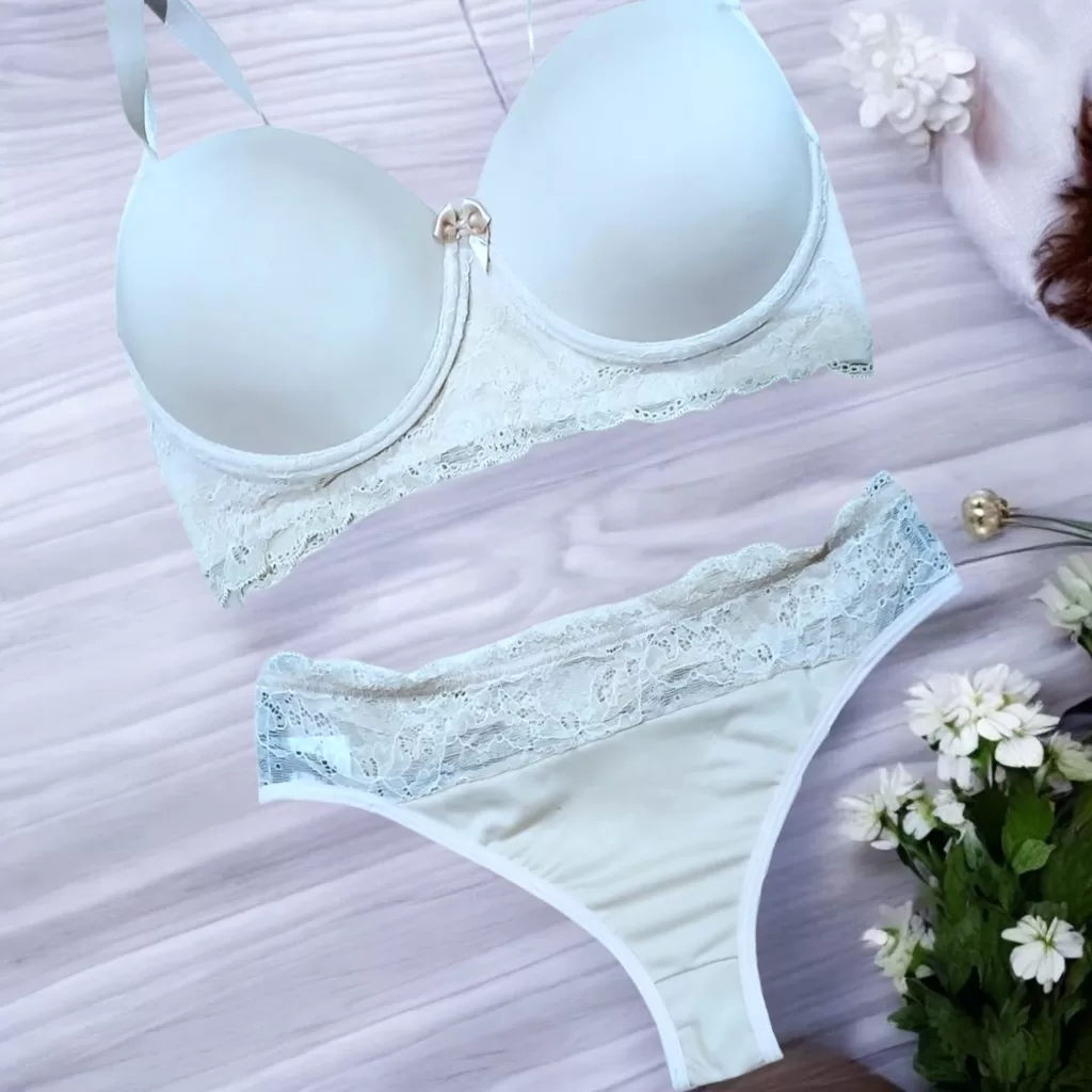 Kit 1 à 2 Conjunto Plus Size Sutiã com Bojo e Aro + Calcinha com Detalhes em Renda Edumara