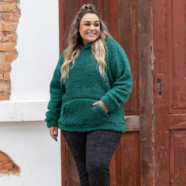 Casaco Feminino Plus Size Teddy Com Capuz em Sherp