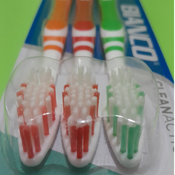 ESCOVA DENTAL CLEAN ACTION MACIA-2 kit com 3 escov