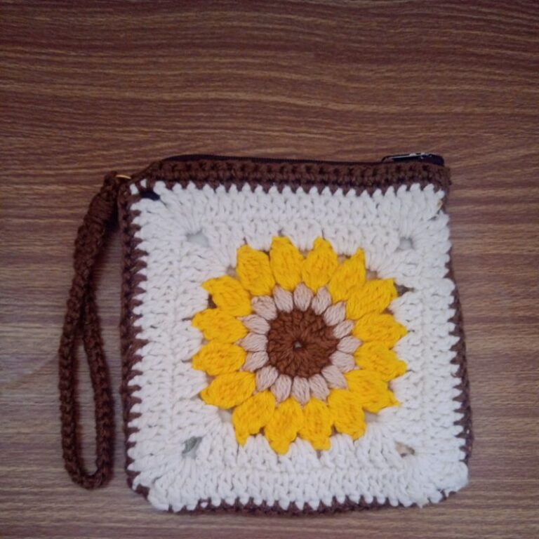 Mini Cluht de crochê Girassol