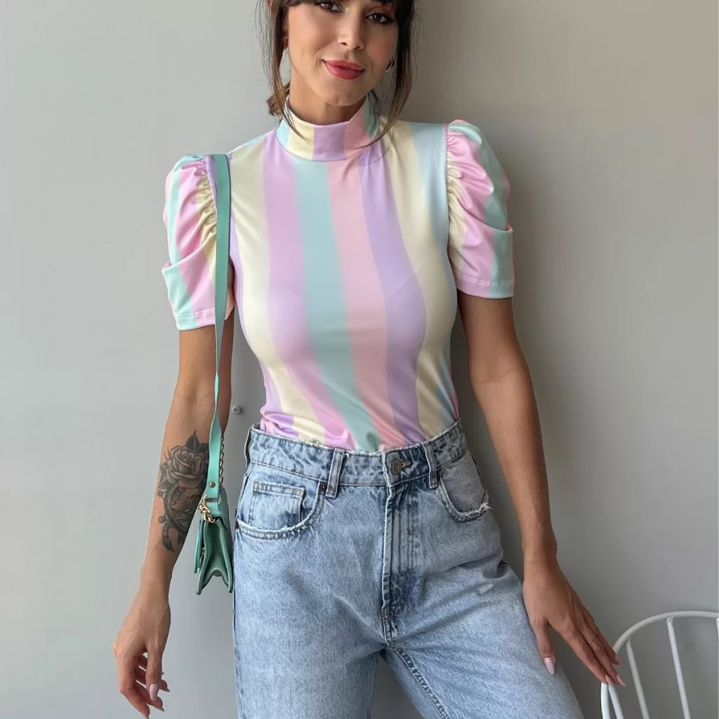 Blusa Listras Candy Colors Básica Feminina Gola Alta Manga Princesa Bufante Malha Suplex Estampada