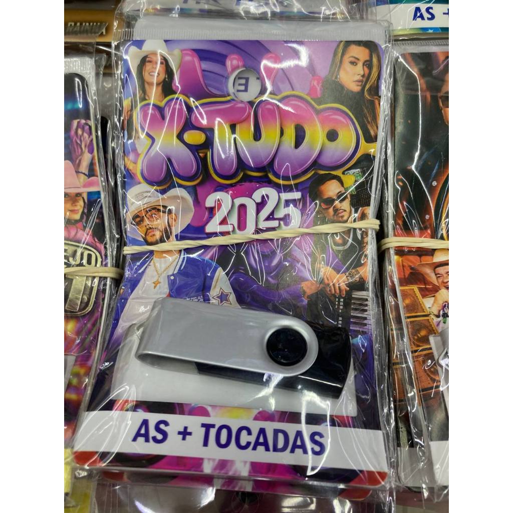 Pendrive Rock Clássico Queen, Beatles, Rolling Stones Pen Drive USB 2.0 Metálico com Chaveiro Resis