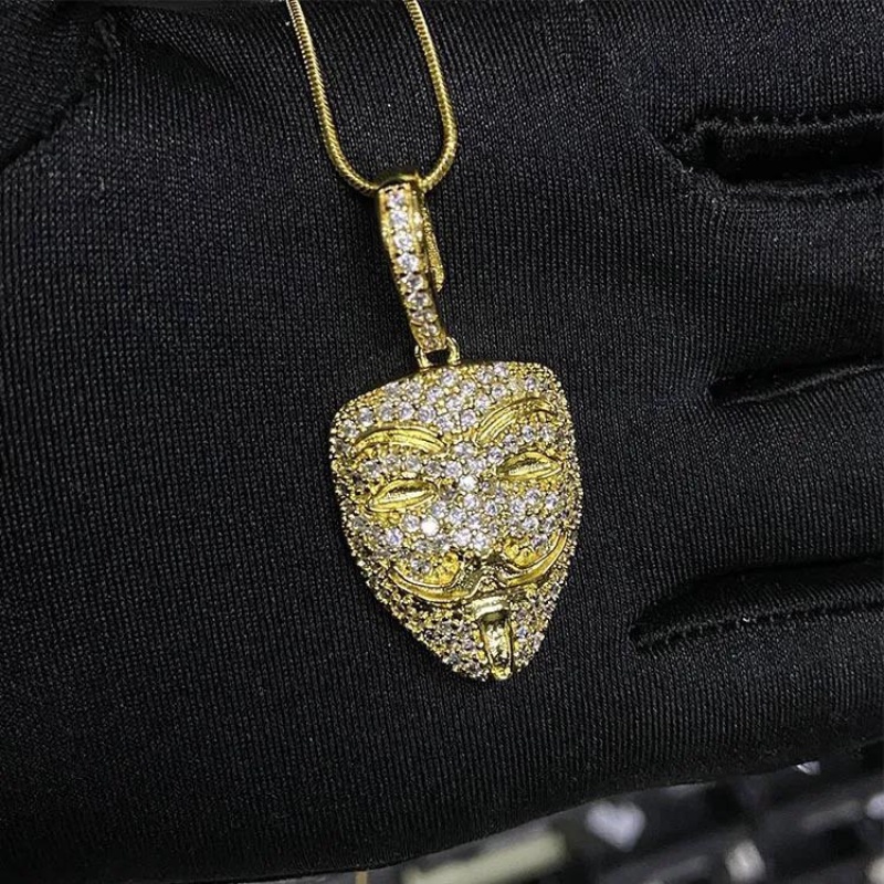 Pingente de Ouro 18K Mascara Anonymous Cravejada Banhado