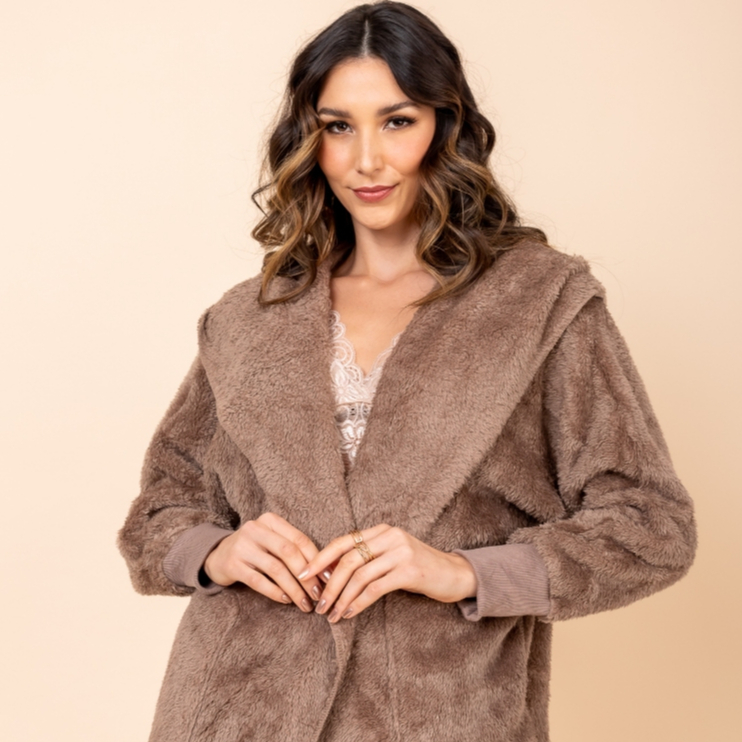 Casaco Feminino Teddy Premium com Capuz e Bolsos M