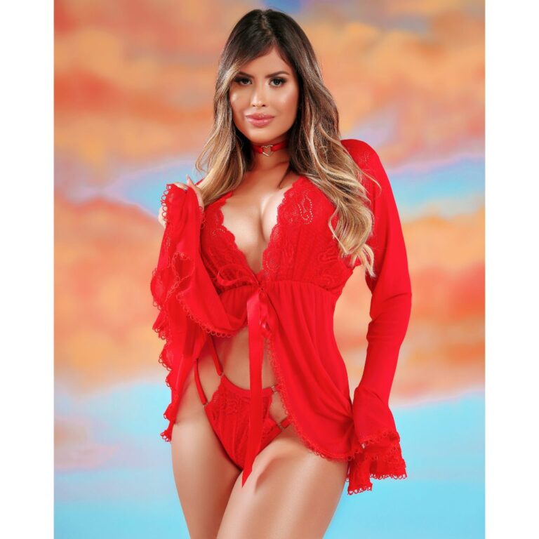 Robe em Tule trabalhado com Renda e Manga Flare