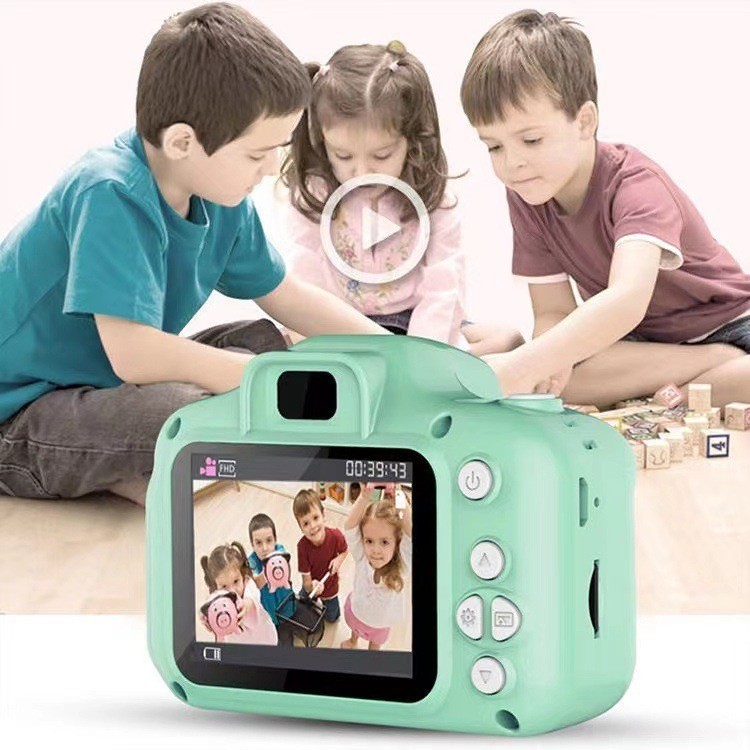 Presente de aniversário com câmera digital infan