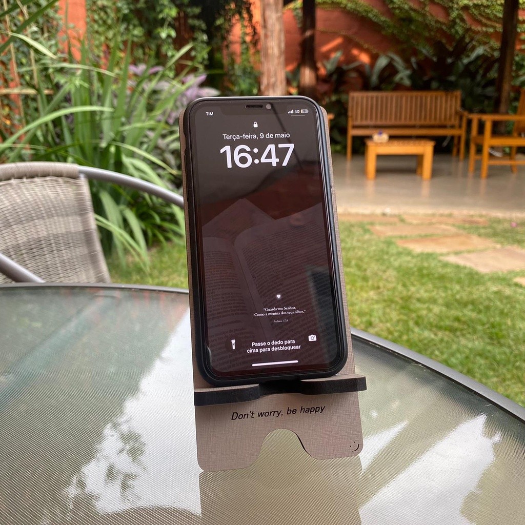 Suporte de Celular em MDF 6mm com Gravação a Laser  Elegante, Ergonômico e Ideal para Presentes