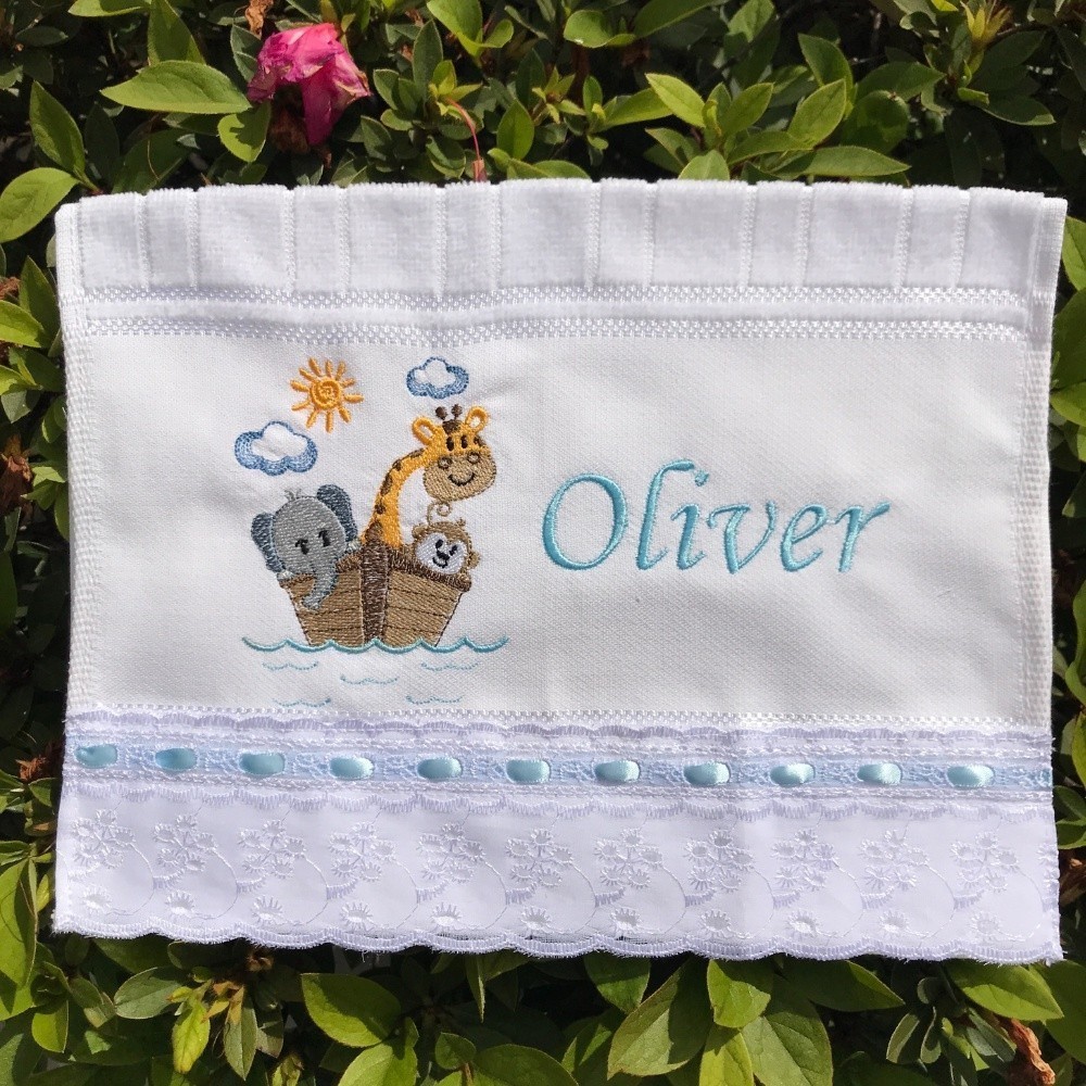 Toalhinha de Boca Bordada Com Nome Safari Barquinho Premium