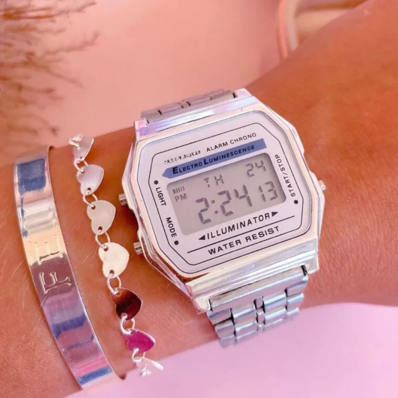 Relógio Retrô Wr Unissex Prata Fundo Branco Preto Digital Led Vintage Feminino
