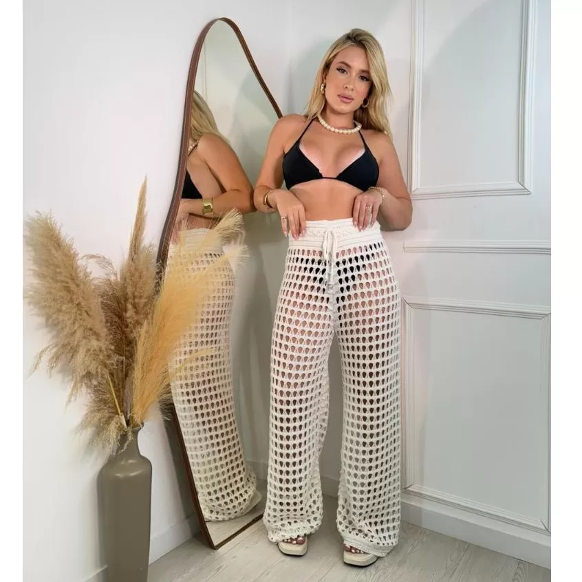Calça Saída de Praia Elegante Ponto Croche Pantalona Furadinha Rendada Tendência  Moda Verão 2025