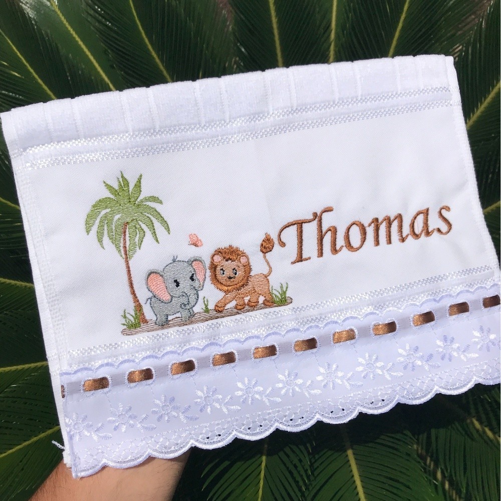 Toalhinha de Boca Bordada Com Nome Safari Premium