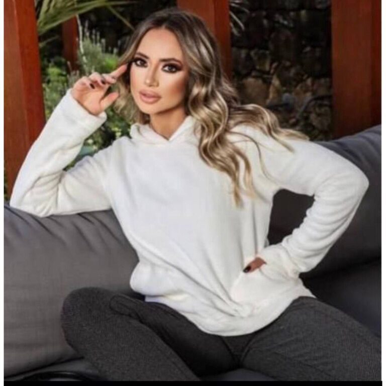 Blusa Feminina Pelucia Lisa Com Capuz Moda 2025