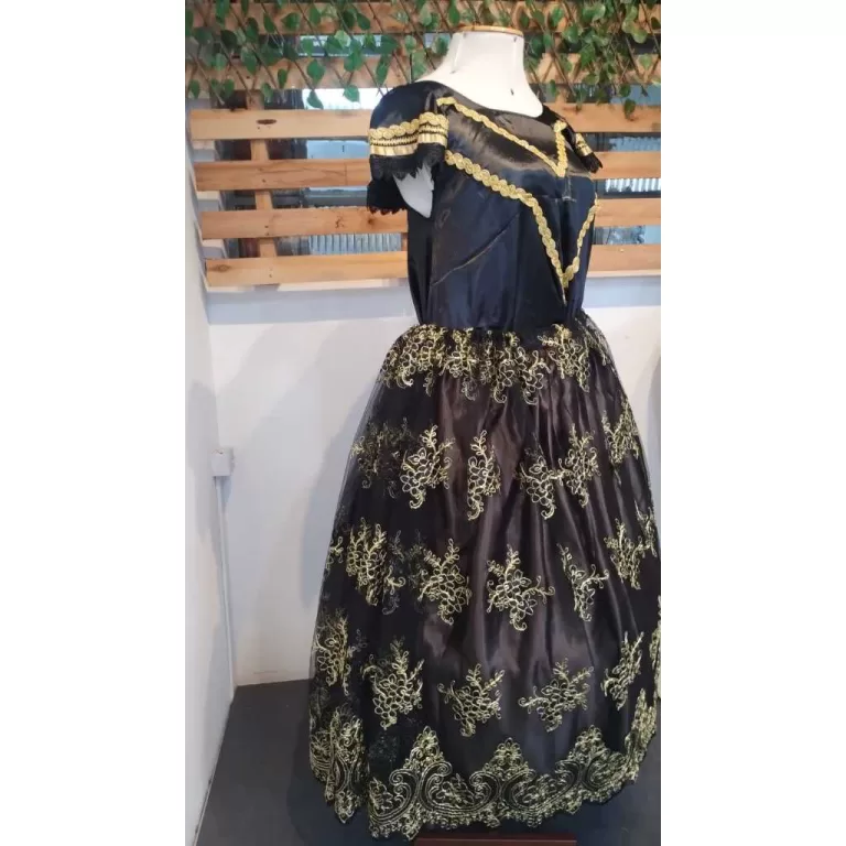 Conjunto Saia + Pano da costa preto com dourado GJ