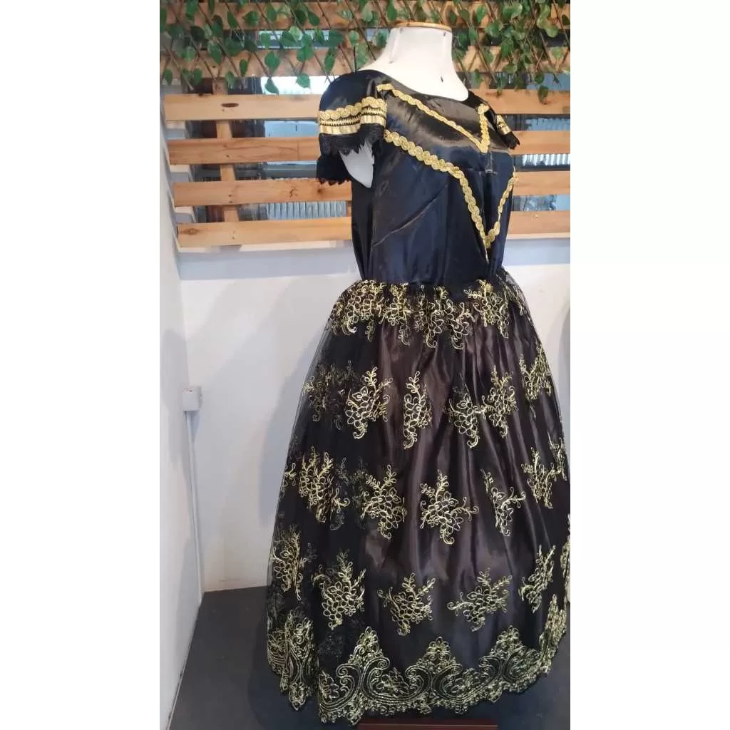 Conjunto Saia + Pano da costa preto com dourado GJ142