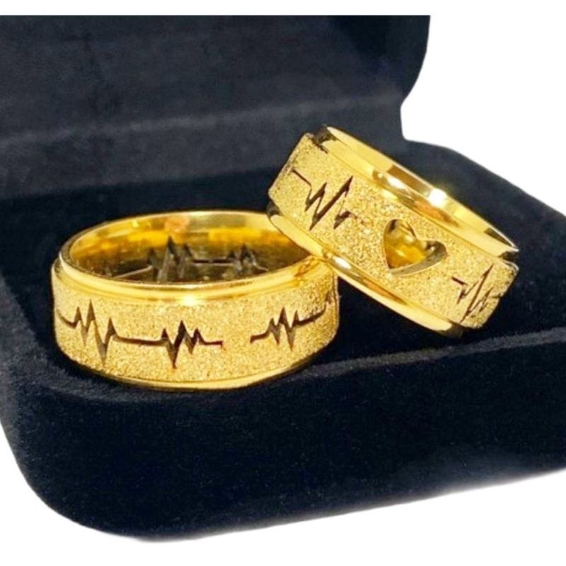 kit com 2 Aliança de Casamento Moeda Antiga Banhada a Ouro 18k Coração Vazado Batimentos Cardíacos D