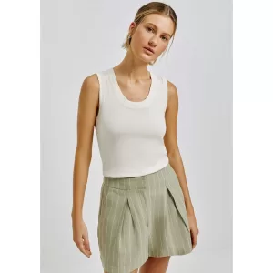 Regatas Essenciais: 5 Peças Versáteis Para Arrasar no Verão!