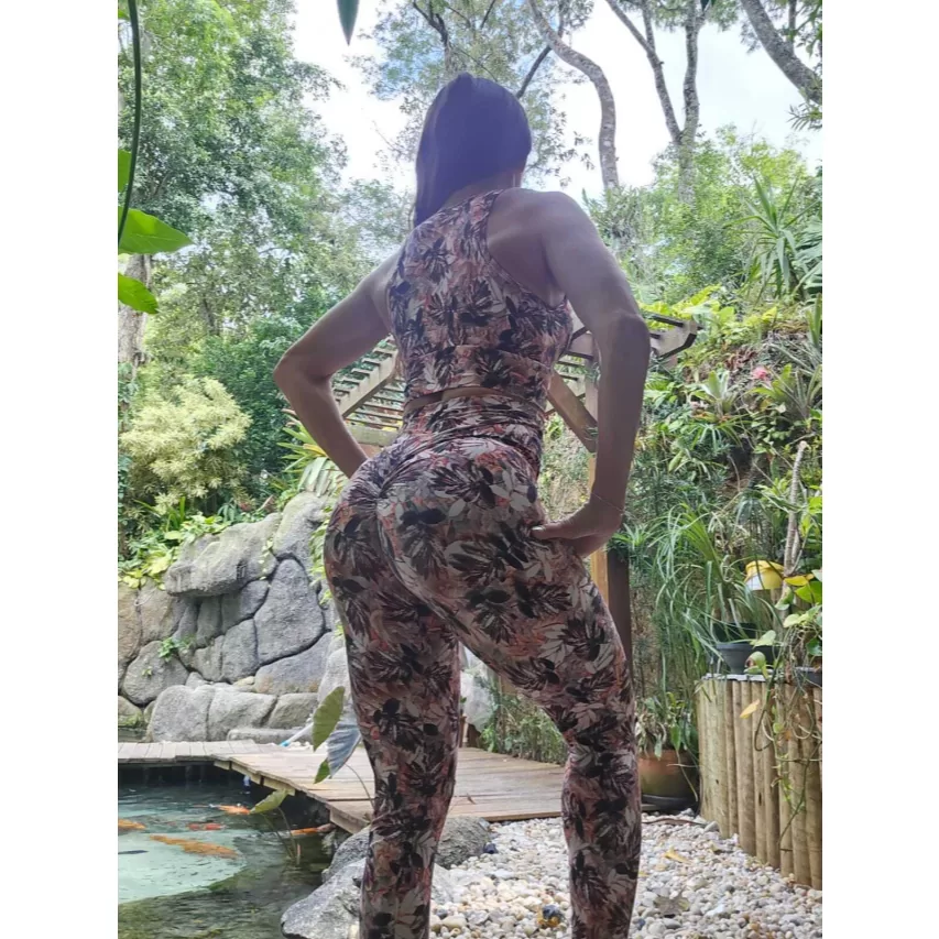 CONJUNTO FOLHAS TONS ROSÊ LEGGING EMPINA BUMBUM E CROPPED EXCLUSIVO