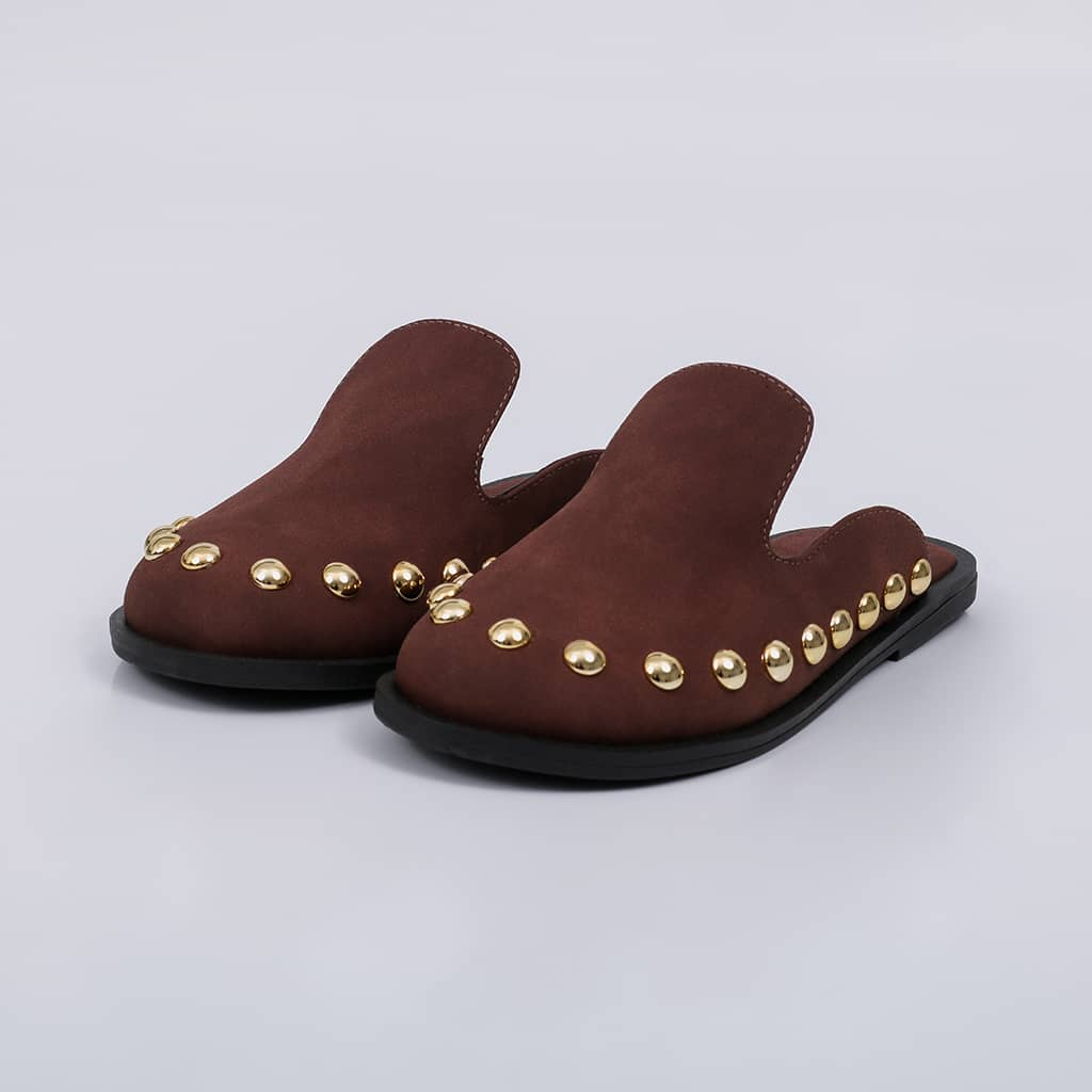 Mule Feminino Mavi Camurça Tachas Bico Redondo Tachas Douradas Not-me