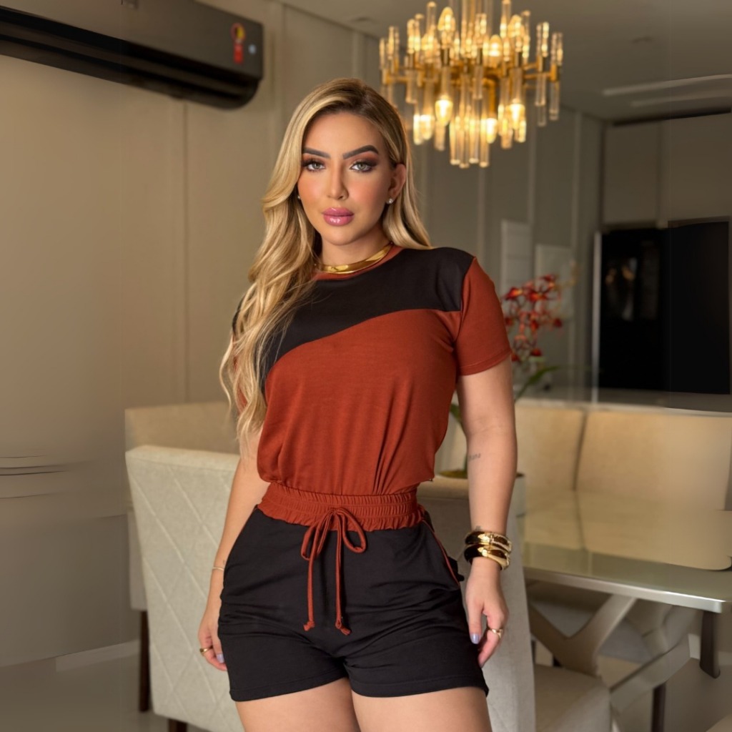 Conjunto Feminino Bicolor Suede Blusa Baby look Manga Curta Short Curto com Elástico