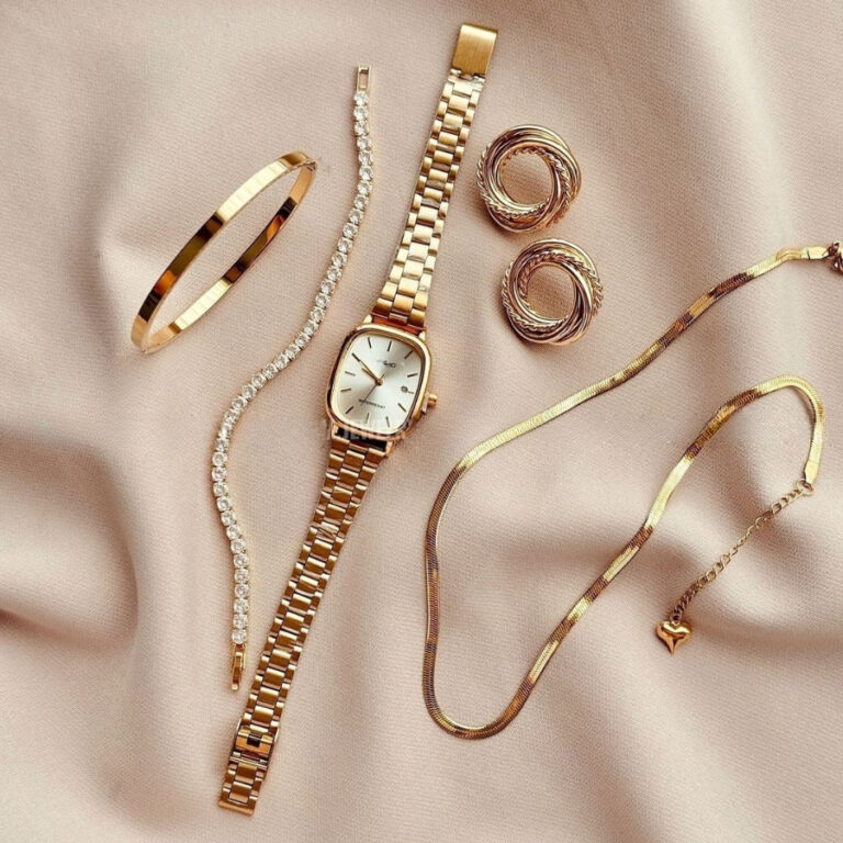 Conjunto Relógio Feminino Dourado com Bracelete P