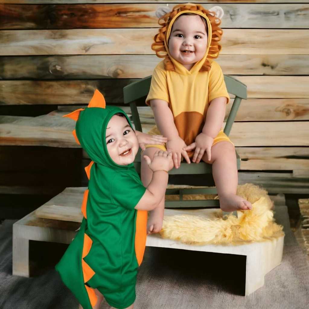 Fantasia Dinossauro e Leãozinho Macacão Roupa Infantil Menino (Kit com 2)