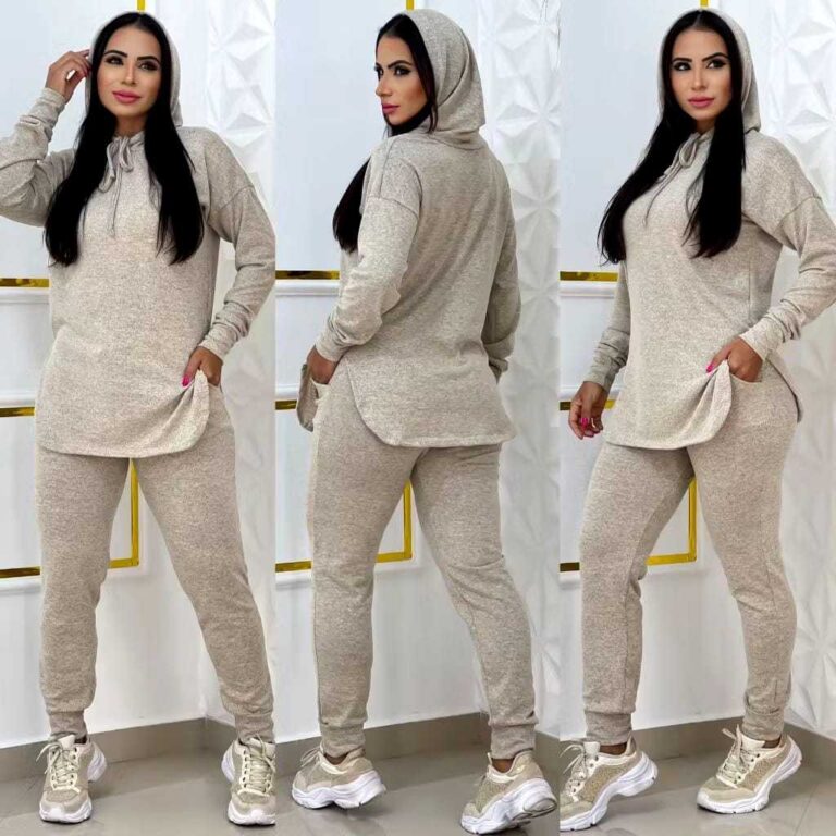 Conjunto Lãzinha feminino, com capuz, manga longa