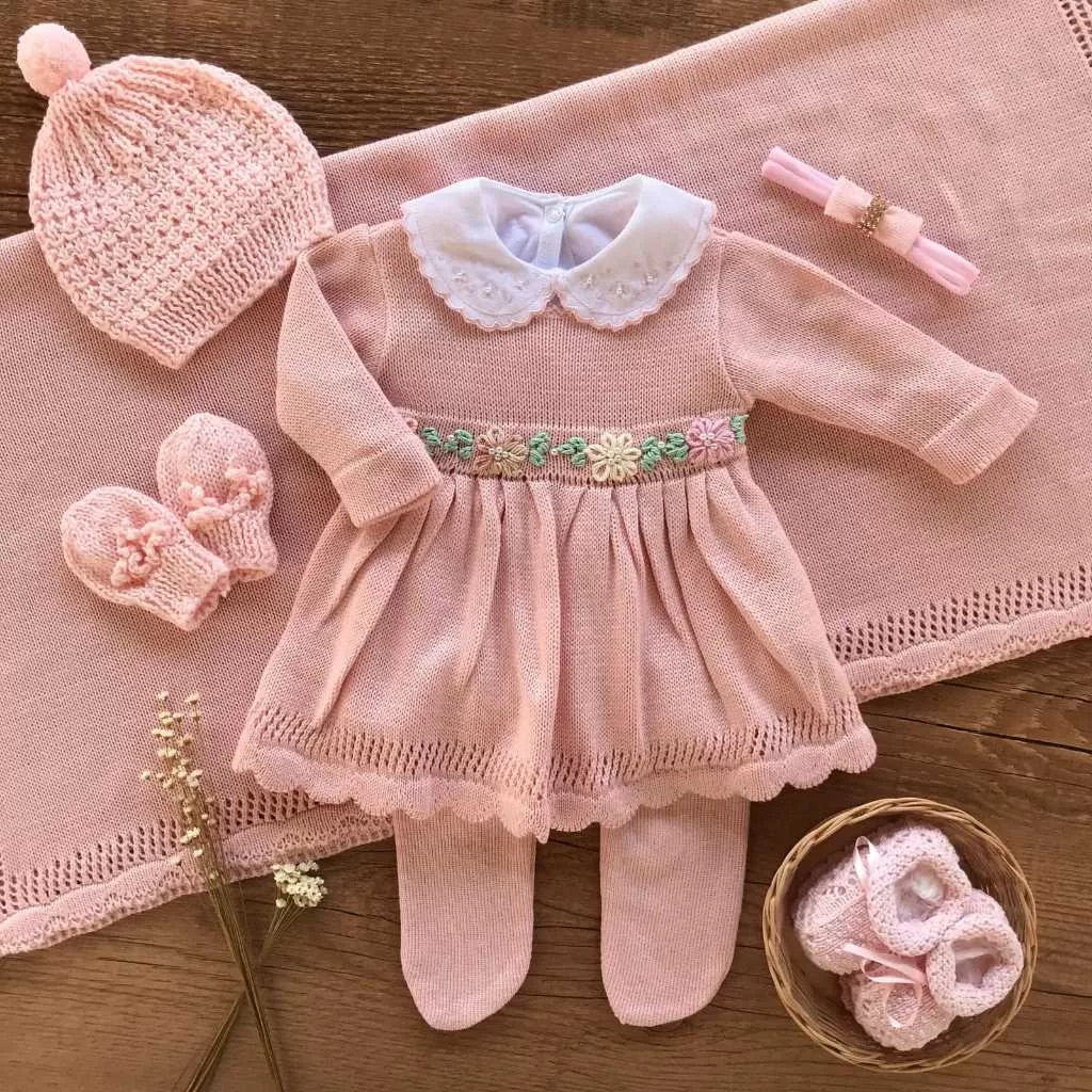 Saída de Maternidade de Luxo em Tricot  3 peças: Vestido Calça e manta