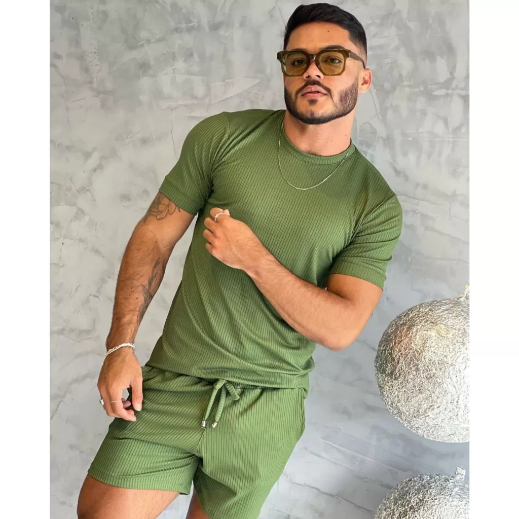 Short Bermuda Mauricinho Mais Camiseta Basica Gola Redonda Conjunto Masculino Promoção
