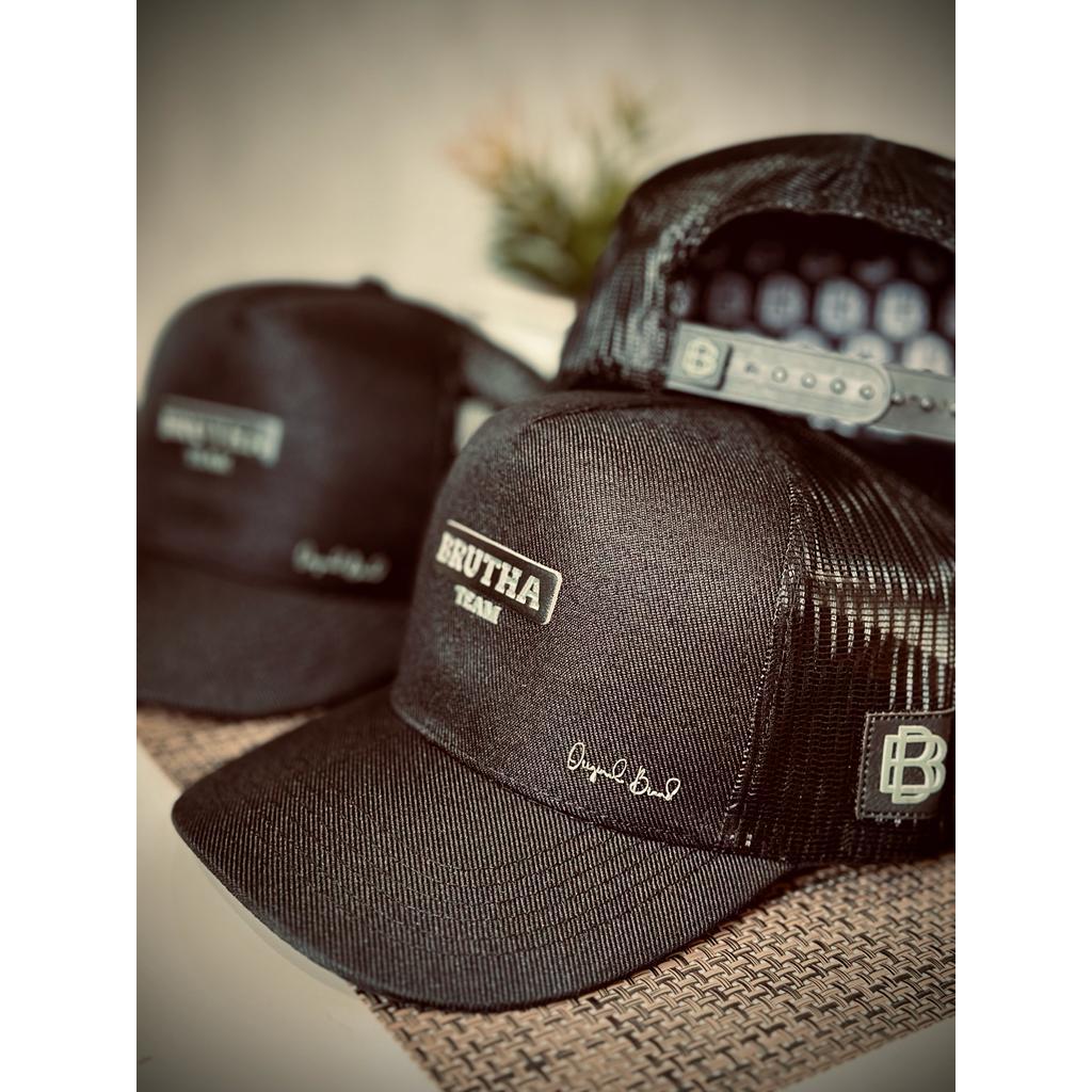 Boné Trucker Black Plate Brutha Unissex Country com Telinha Todo Forrado Regulador de Plástico
