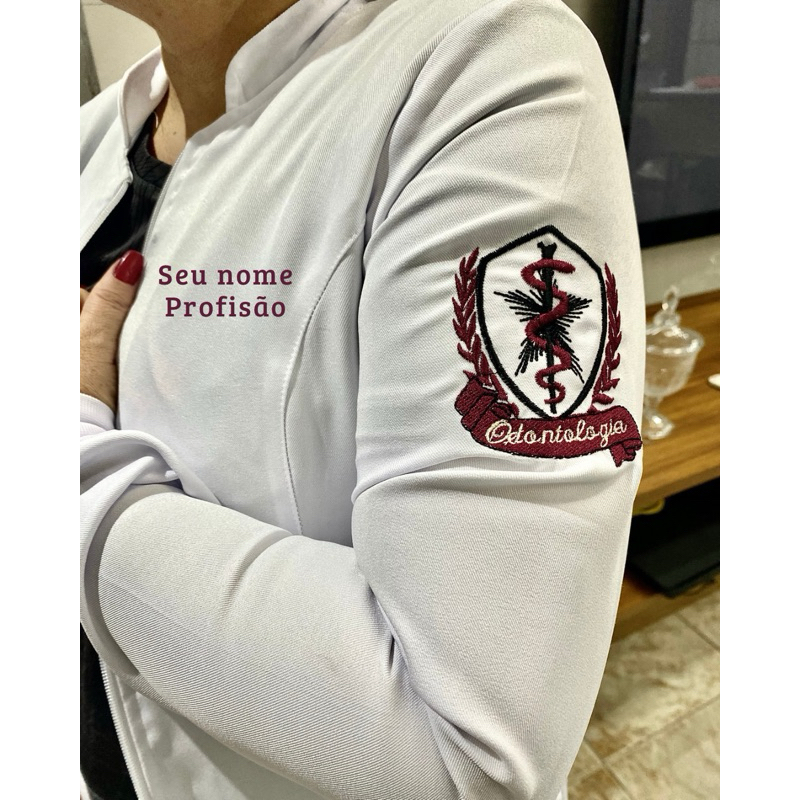 Jaleco branco feminino bordado nome + logo diversas profissões gola padre com punho e zíper