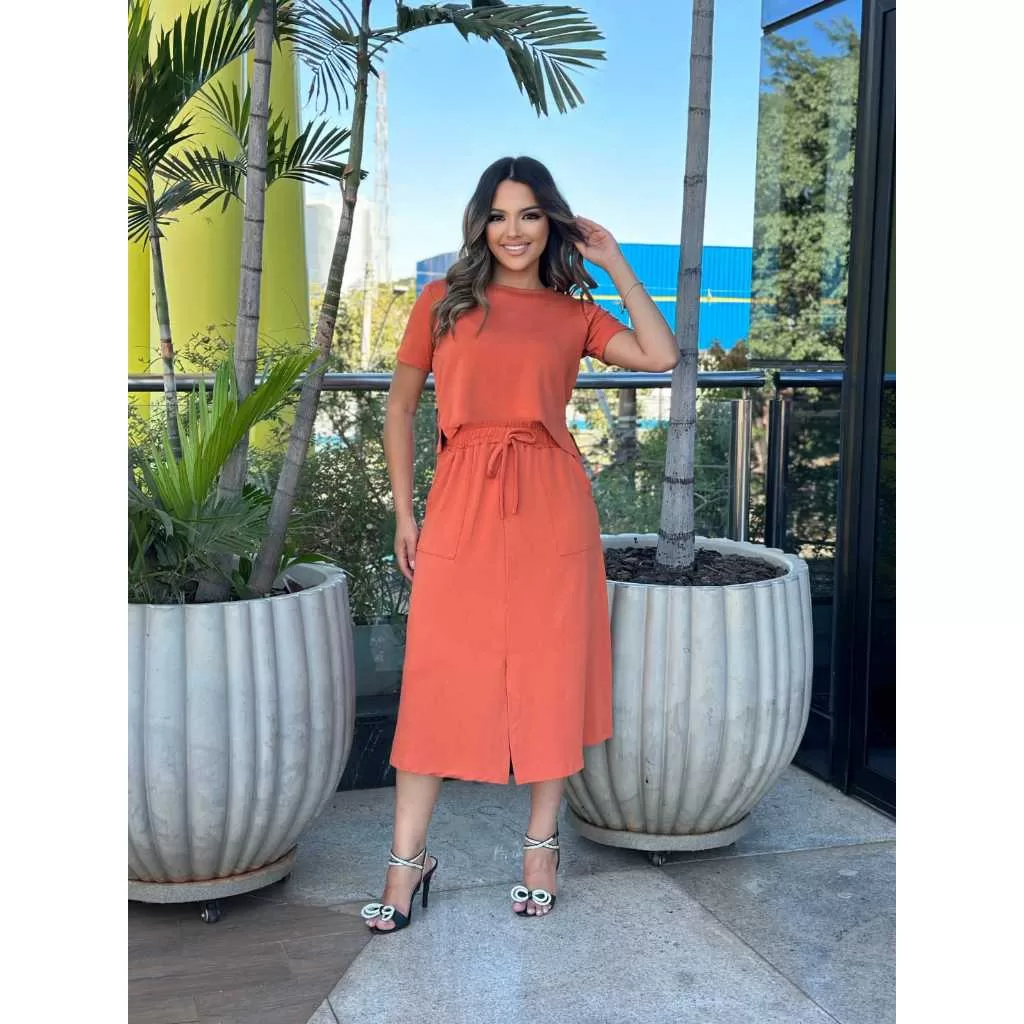 Conjunto Feminino Manga Curta e Saia Midi Com Fenda Moletim