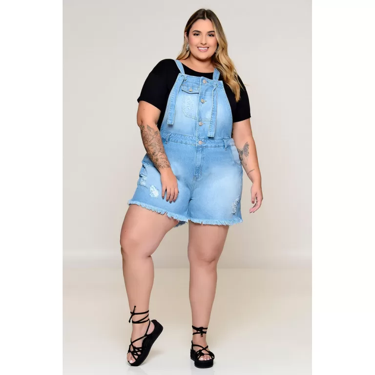 Jardineira Plus Size Curta Jeans Claro