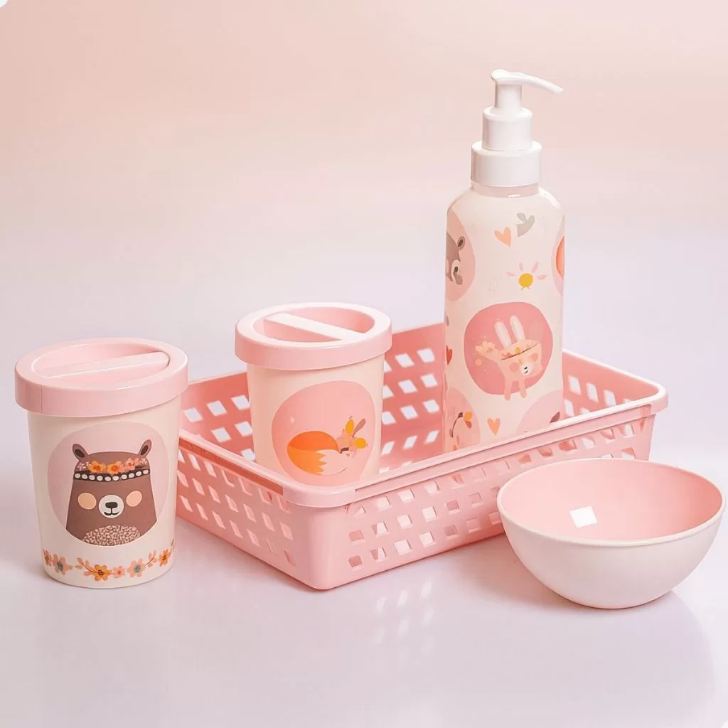 Kit Higiene Rosa Menina Plasútil Bebê 5 Peças Funcional e Lindo para Quarto de Maternidade