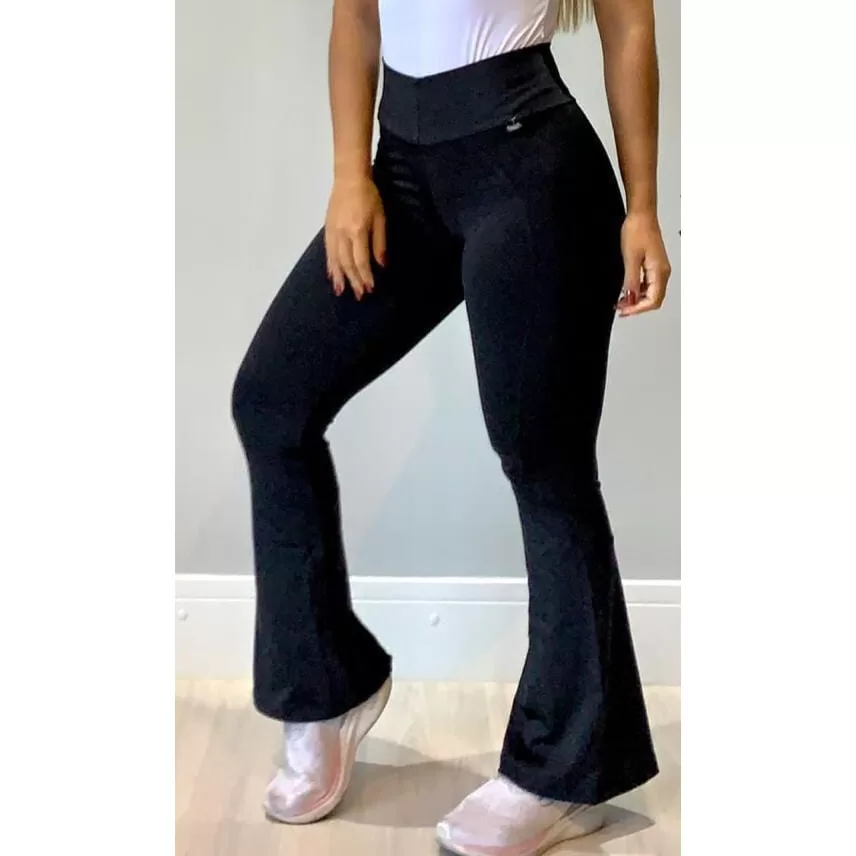 Calça Flare Leg Fitness com Cós Alto – Modelagem Confortável e Elegante
