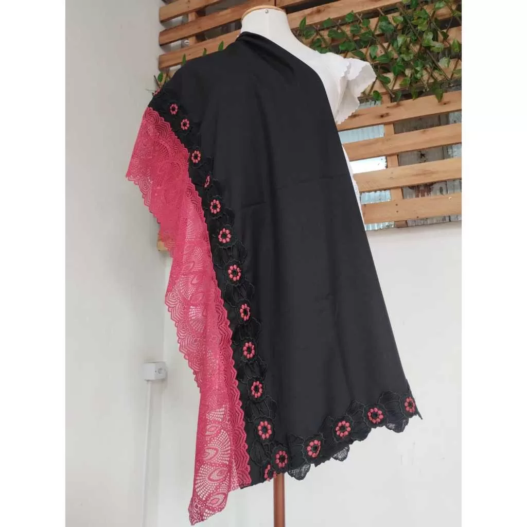 Pano da costa preto com vermelho e detalhes em renda GP54