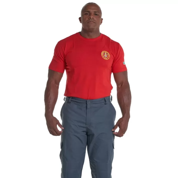 Camiseta Vermelha Bordada Brasão Padrão Eventos