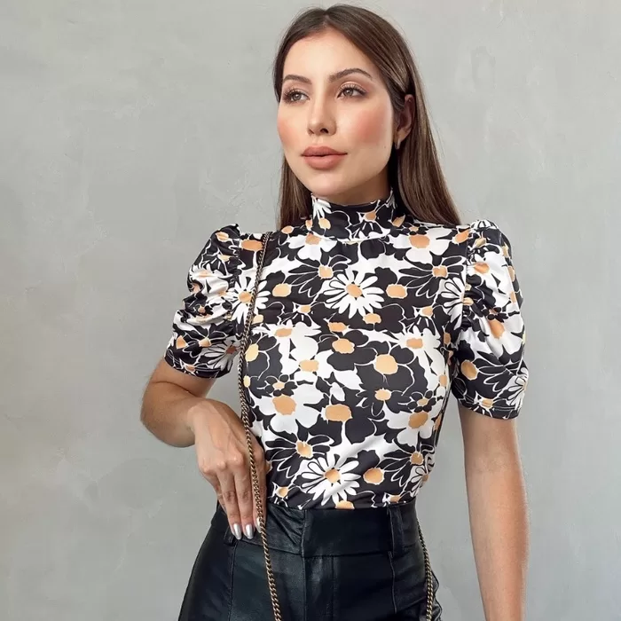 Blusa Princesa Básica Feminina Gola Alta Manga Pr