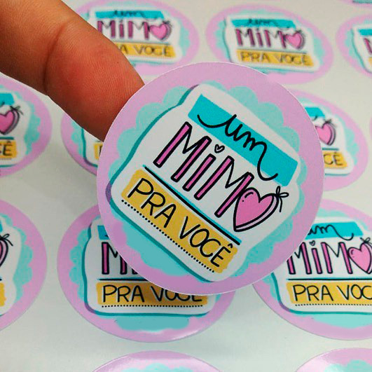 Adesivos 5x5cm Auto Colante Redondos Fundo Rosa Um