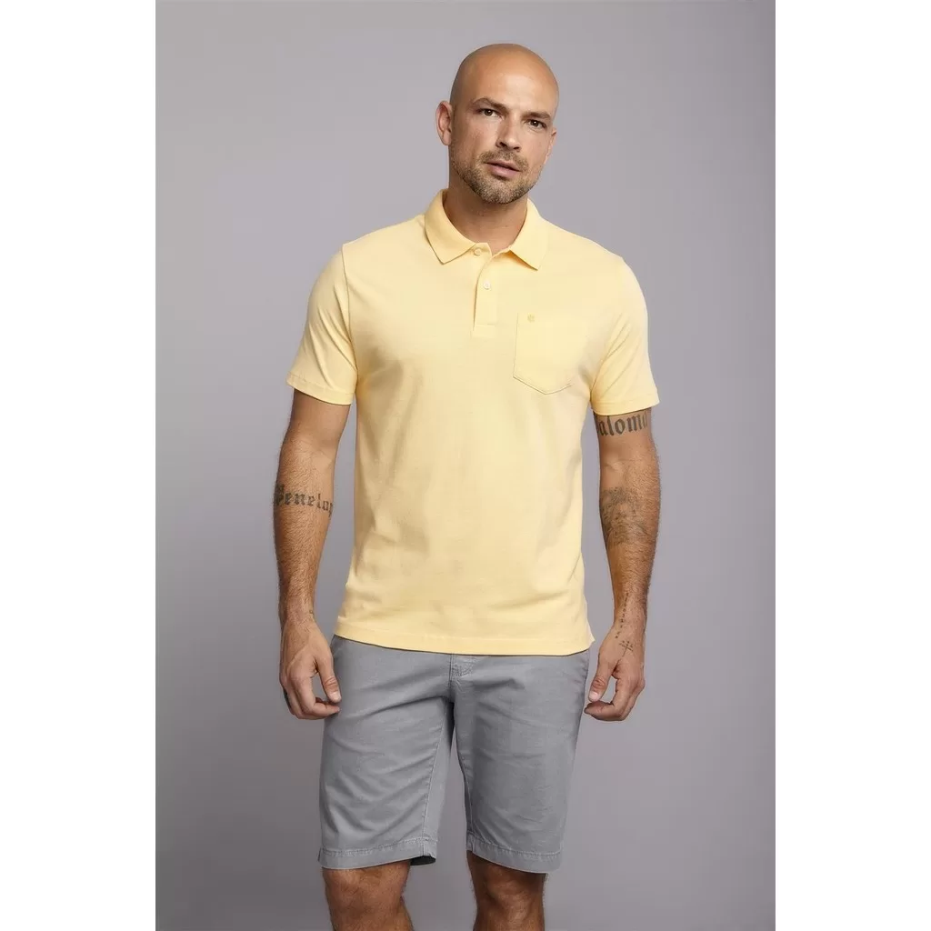 Polo Manga Curta com Bolso Comfort Piquet –  Amarelo