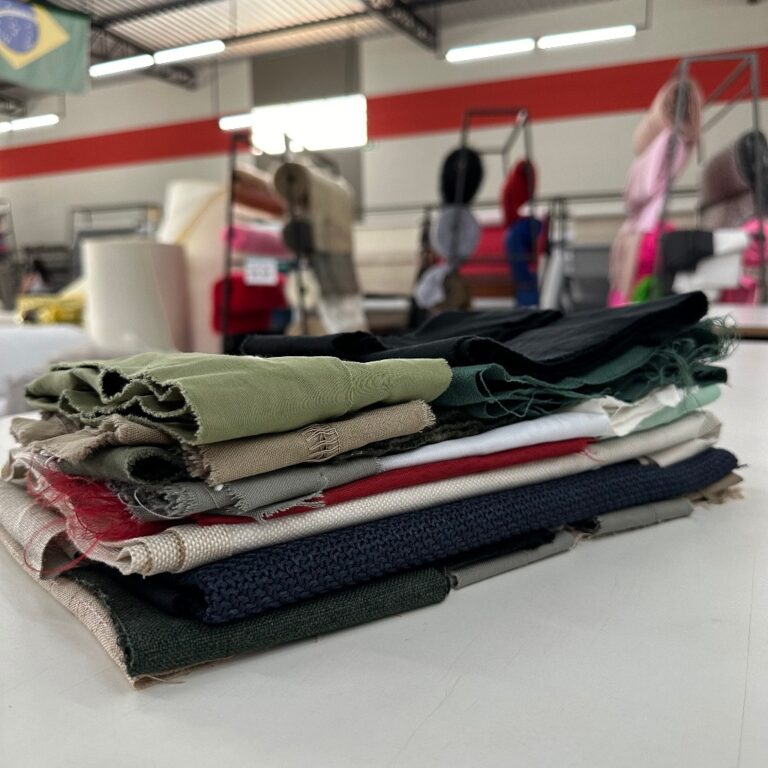 Retalhos de tecidos variados abaixo de 0,50 centí