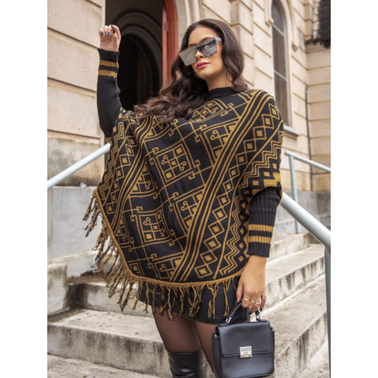 Blusa Poncho Feminino de Tricot de Lã Com Franja 