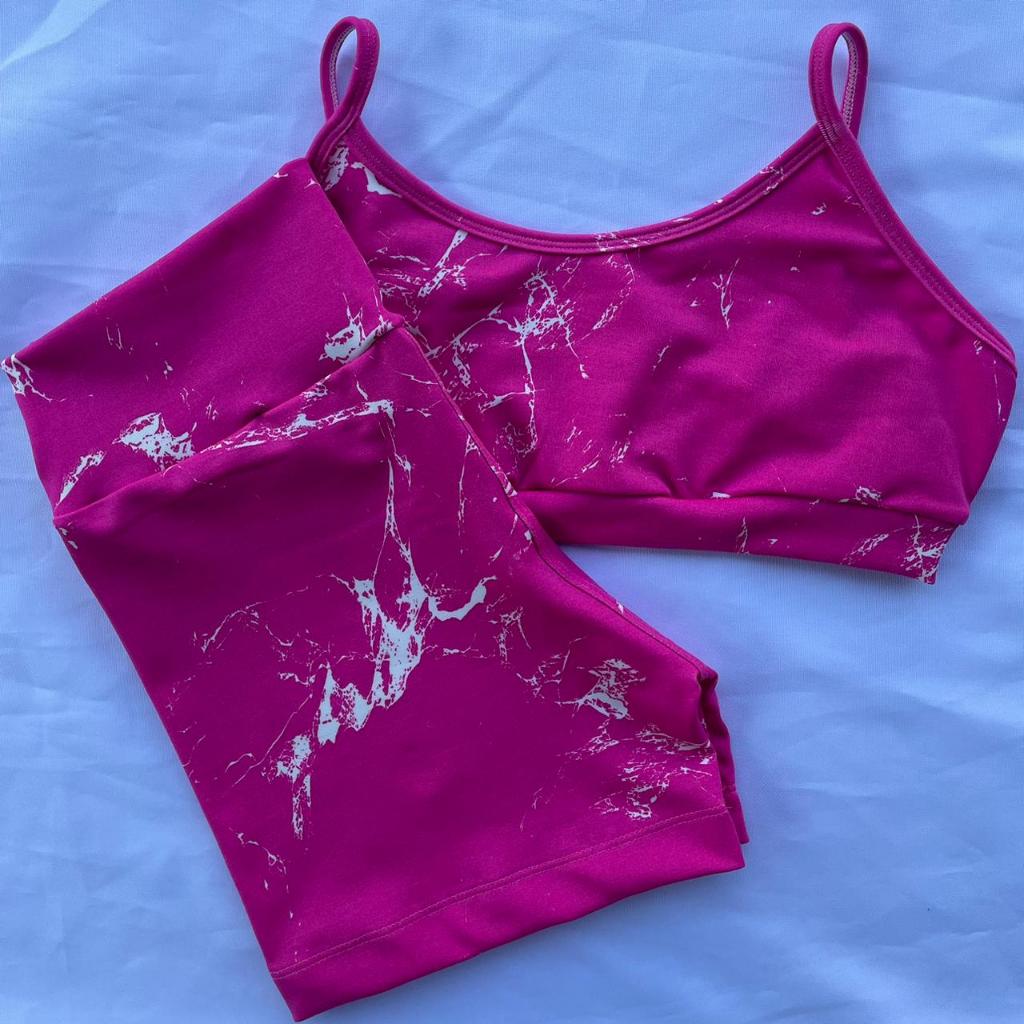 Conjunto de academia Caminhada Short e Top de Ginástica Look Fitness