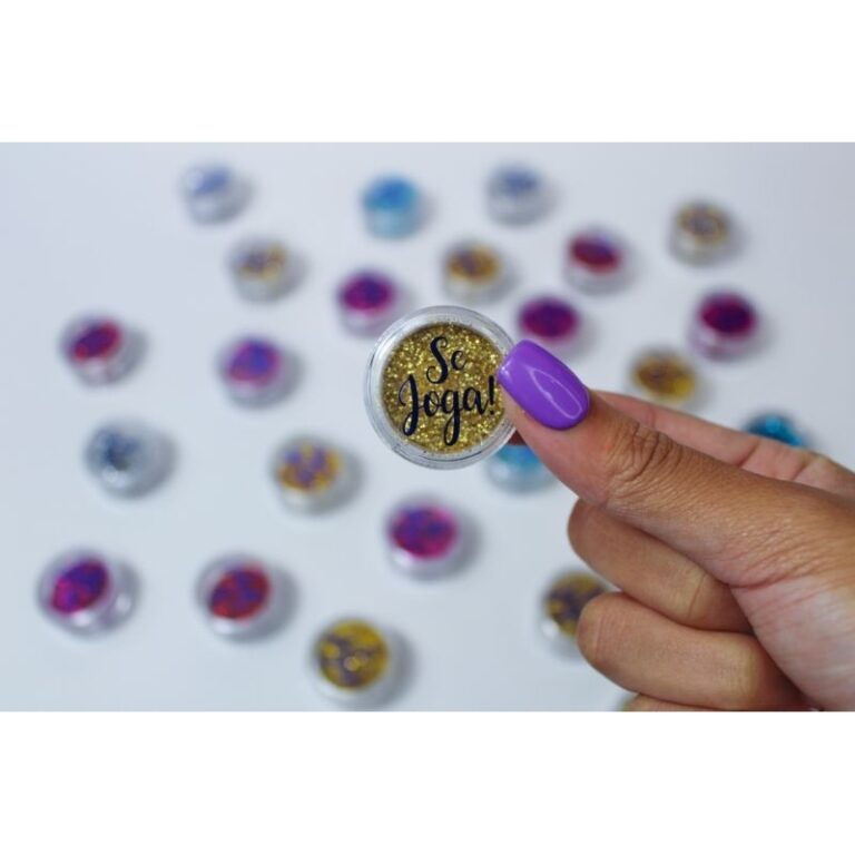 glitter maquiagem dourado