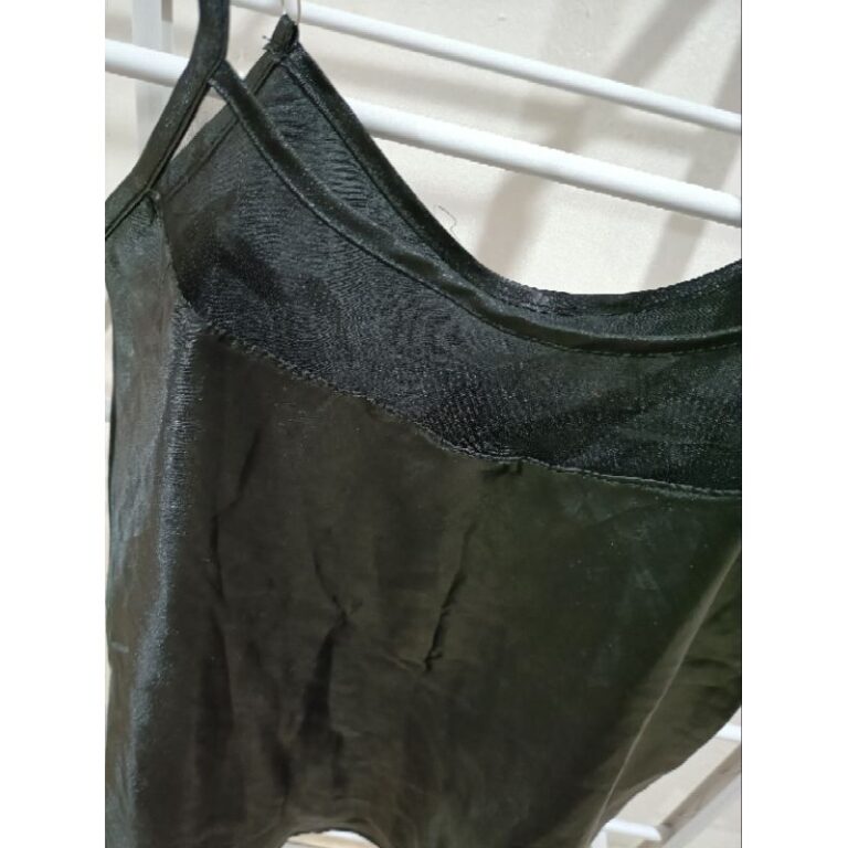 Blusa de cetim preta feminina tamanho M