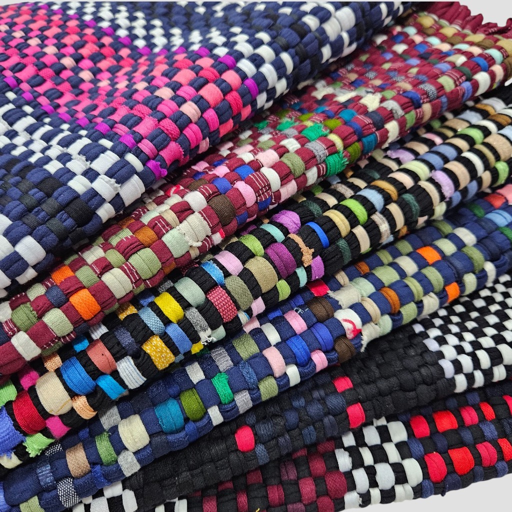 TAPETE DE MALHA TRANÇADA 38X58- AVULSO DECORATIVO