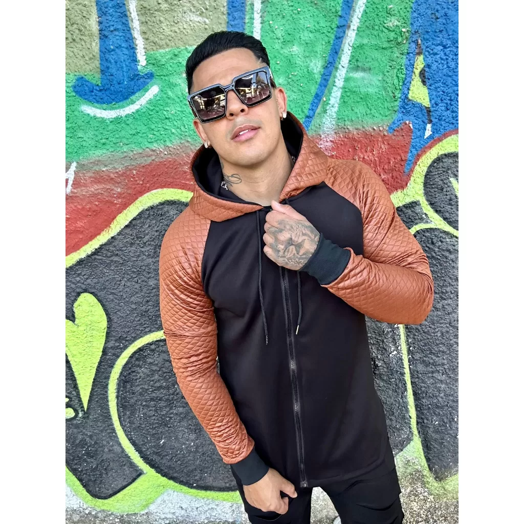 Jaqueta Masculina com Touca e Zíper