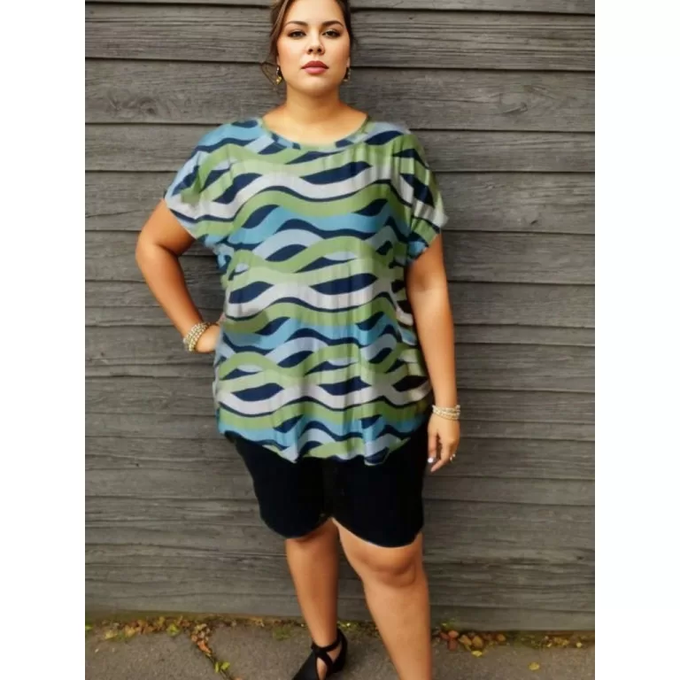 Blusinha manga curta estampada plus size – G